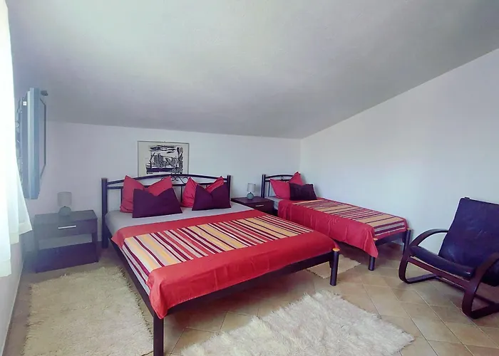 Charming Villa Nika With The Pool