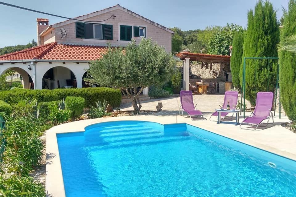 Villa Charming Nika With The Pool